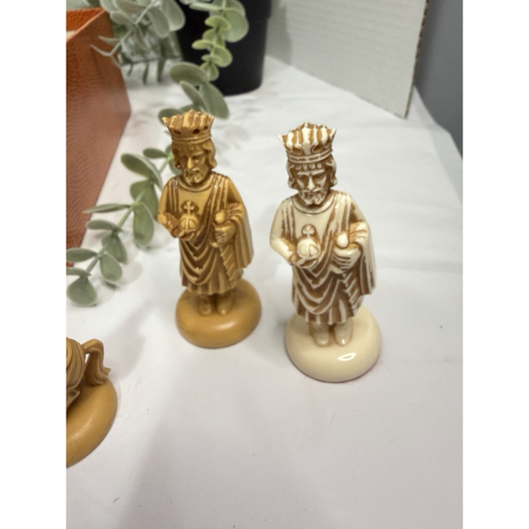 Vintage Schach Plastic Chess Set Medieval Camelot Full Set Germany No Board - Picture 11 of 16